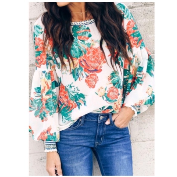 Tops - 🆕⚠️1 Left: XL Floral Multicolored Printed Blouse